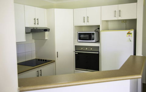 Paradise Island Resort - Accommodation Main Beach 2