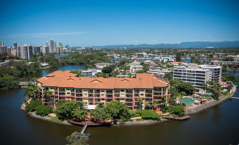 Paradise Island Resort - Accommodation Main Beach 0
