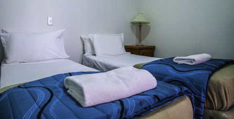 Paradise Island Resort - Accommodation Main Beach 3