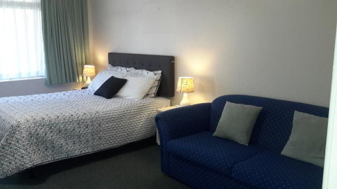 Paramount Motel - Accommodation Main Beach 0
