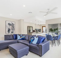 Park Avenue Luxe Townhouse Brand New Sleeps 9 - Accommodation Main Beach