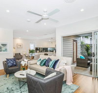 Park Avenue Townhouse Retreat Brisbane Sleeps 10 - Accommodation Main Beach