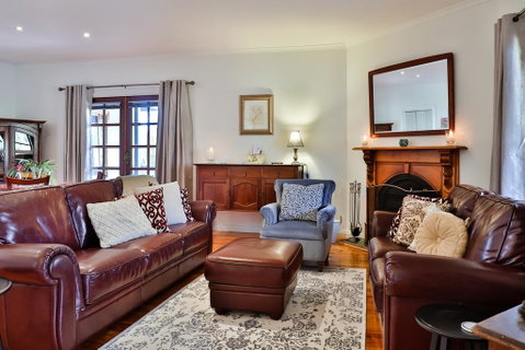 Parker Lodge Maldon - Accommodation Main Beach 0