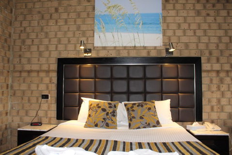 Pavlos Motel - Accommodation Main Beach 0