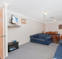 Peaceful Quiet and so close to the beach - Accommodation Main Beach