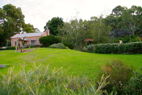Pear Tree Hollow - Accommodation Main Beach 0