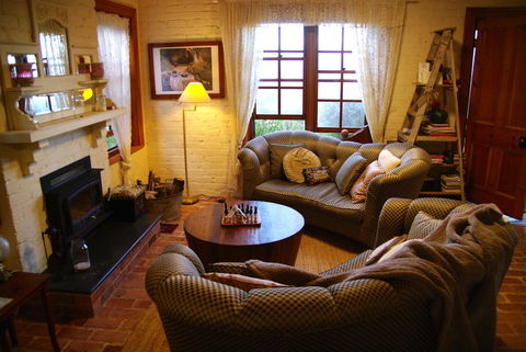 Pear Tree Hollow - Accommodation Main Beach 1