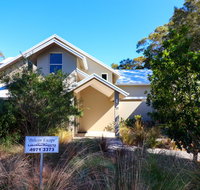 Pelican Escape Executive Home at Raffertys Resort - Accommodation Main Beach