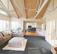 Pelican Lake Holiday House - Accommodation Main Beach