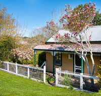 Pembroke House - Accommodation Main Beach