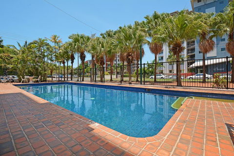 Peninsular Apartments - Accommodation Main Beach 1