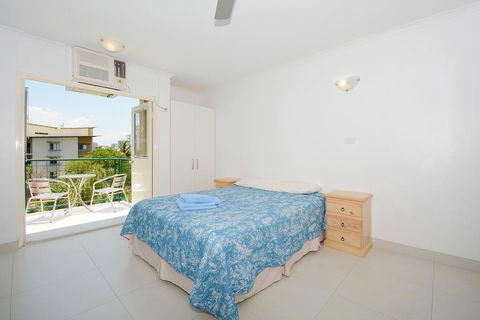 Peninsular Apartments - Accommodation Main Beach 2