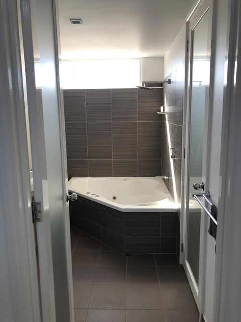 Penthouse Bendigo - Accommodation Main Beach 3