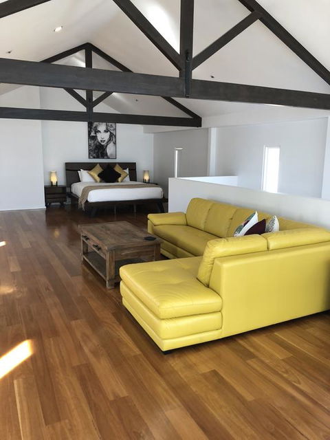 Penthouse Bendigo - Accommodation Main Beach 0