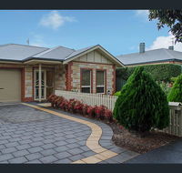Perfect Location Central Modern Cottage - Free WiFi - Accommodation Main Beach