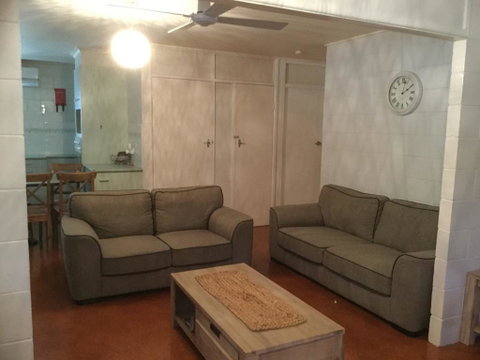Pet Friendly Home Walking Distance To Surf Beach - North St, Woorim - Accommodation Main Beach 2
