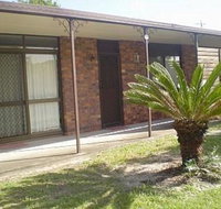 Pet friendly lowset home with room for a boat Wattle Ave Bongaree - Accommodation Main Beach