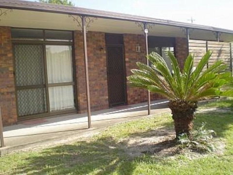 Pet Friendly Lowset Home With Room For A Boat, Wattle Ave, Bongaree - Accommodation Main Beach 0