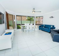 Pet Friendly Tomaree Rd 142 - Shoal Bay - Accommodation Main Beach