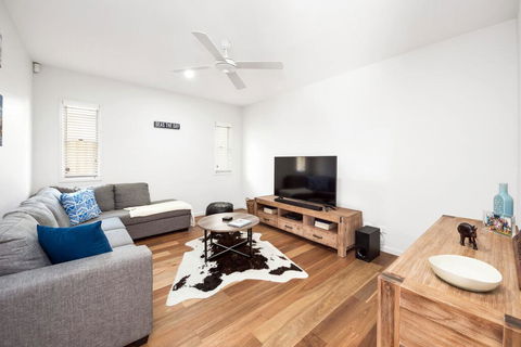 Pet Friendly, New House Peregian Breeze Drive, Peregian Beach - Accommodation Main Beach 0