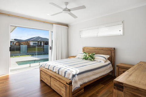Pet Friendly, New House Peregian Breeze Drive, Peregian Beach - Accommodation Main Beach 3