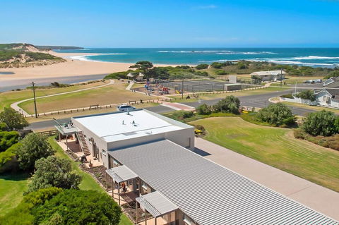 Peterborough House Motel - Accommodation Main Beach 3