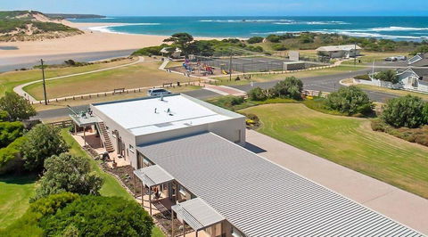 Peterborough House Motel - Accommodation Main Beach 0