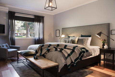Phoenix - Accommodation Main Beach 0