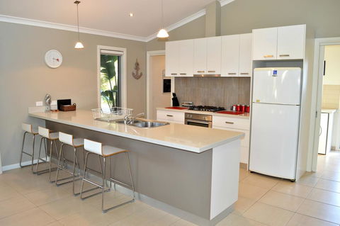 Pier One @ Eastern Beach - Accommodation Main Beach 1