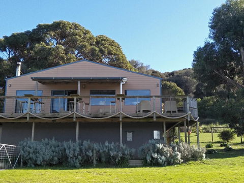 Pine Scrub Beach House - Accommodation Main Beach 1