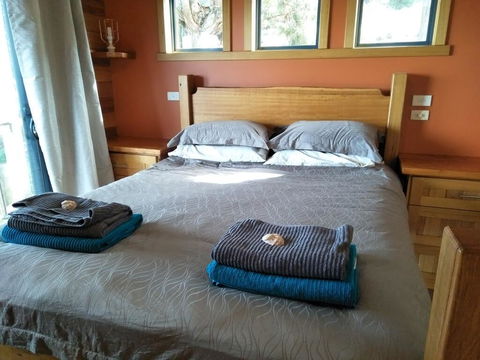 Pine Scrub Beach House - Accommodation Main Beach 3