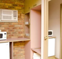 Pines Country Club Motor Inn - Accommodation Main Beach