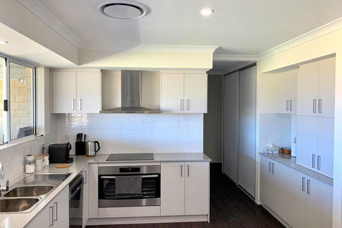 Pinnacle Retreat - Accommodation Main Beach 0