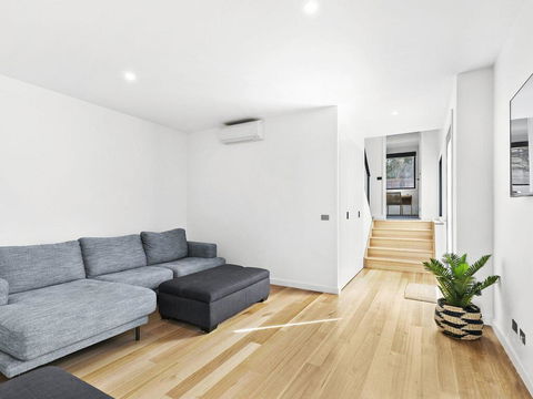 POINT BREAK , NEW LISTING 2019,  - Accommodation Main Beach 3