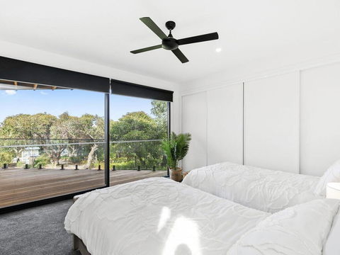 POINT BREAK , NEW LISTING 2019,  - Accommodation Main Beach 2