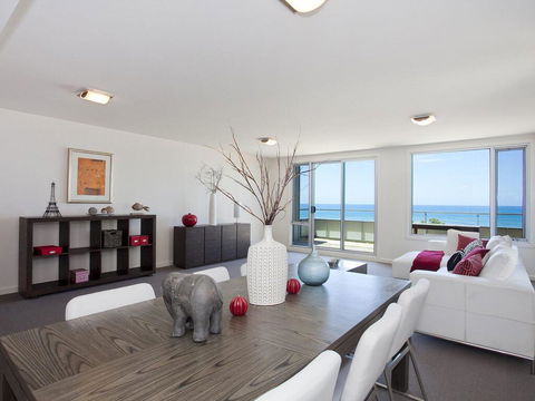 POINT GREY APARTMENT 14 - The Point - Accommodation Main Beach 2