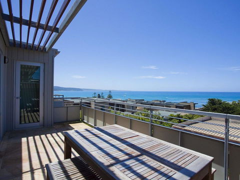 POINT GREY APARTMENT 14 - The Point - Accommodation Main Beach 1