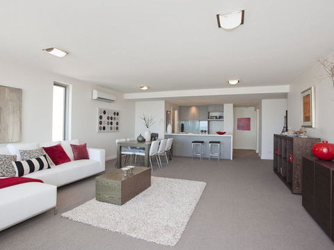 POINT GREY APARTMENT 14 - The Point - Accommodation Main Beach 3