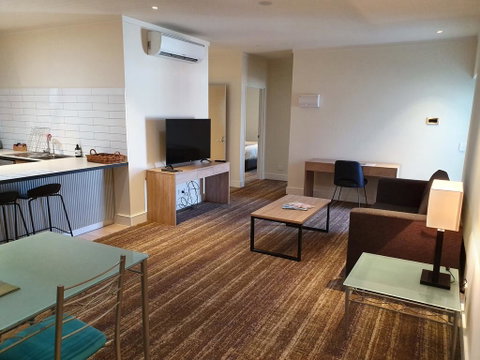 Porter's Plainland Hotel - Accommodation Main Beach 3