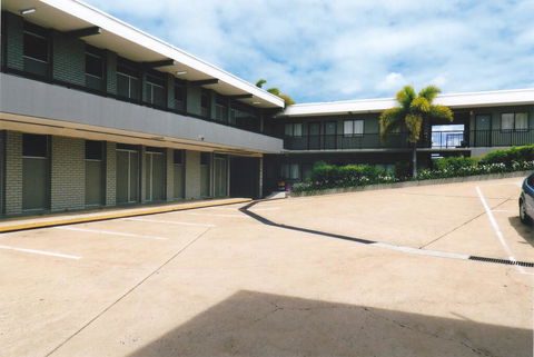 PRECINCT HOTEL GLADSTONE - Accommodation Main Beach 0
