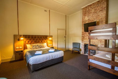 Pretoria Hotel - Accommodation Main Beach 3