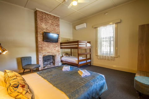 Pretoria Hotel - Accommodation Main Beach 2