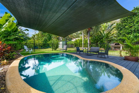 Private Pool, Big Backyard, Aircon - Paradise! - Accommodation Main Beach 0