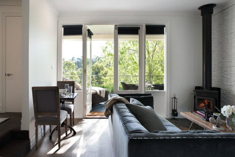 Provence Spa Villa 2 - Accommodation Main Beach 1
