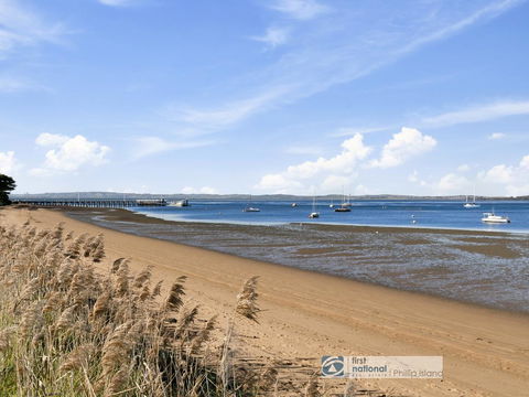 Pukeko Beach House, Rhyll - Accommodation Main Beach 1