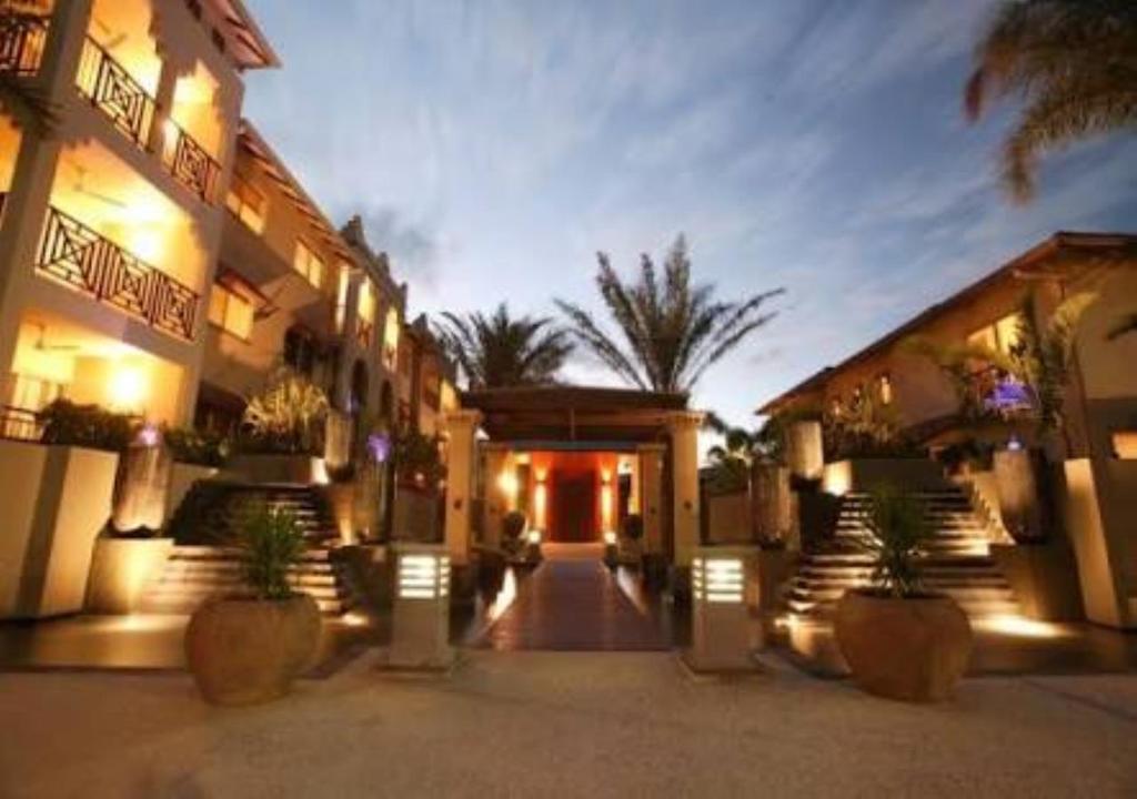 Westcourt QLD Accommodation Main Beach