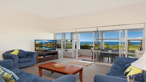 Quarterdeck 18 -WiFi - Accommodation Main Beach 2