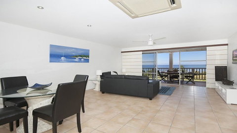 Quarterdeck 23 - WiFi - Accommodation Main Beach 2