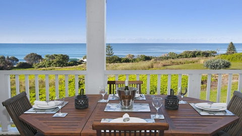 Quarterdeck 23 - WiFi - Accommodation Main Beach 0