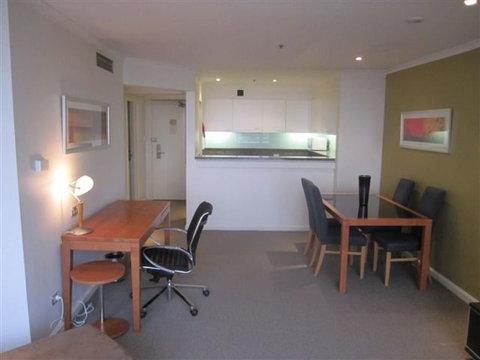Quay West 2007 - Accommodation Main Beach 1